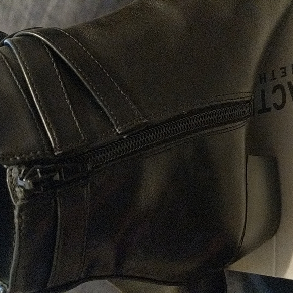 Kenneth Cole Reaction "Never Plan" Booties Size 8 (New) - Picture 5 of 10